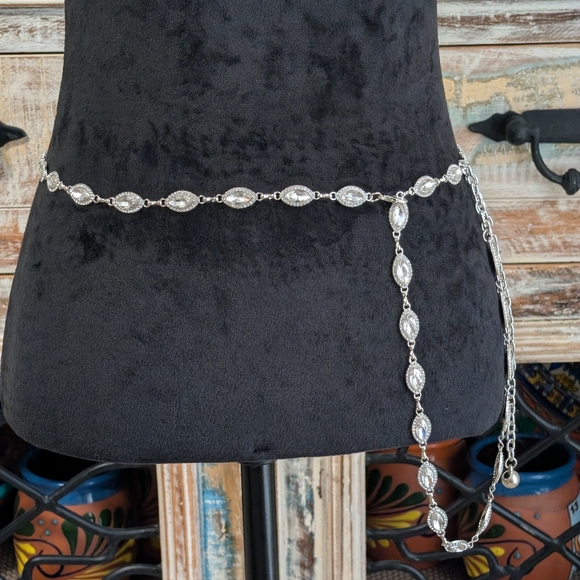 Accessories - Elegant Oval Rhinestone, Silver Tone Chain Belt, 60" Total Length